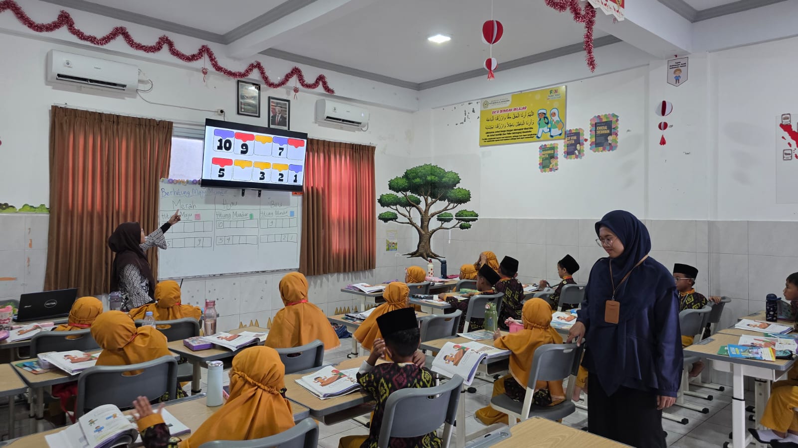 KEGIATAN SUPERVISI USTADZAH FIRZKY JULIANIS RAHAYU, S.Pd
